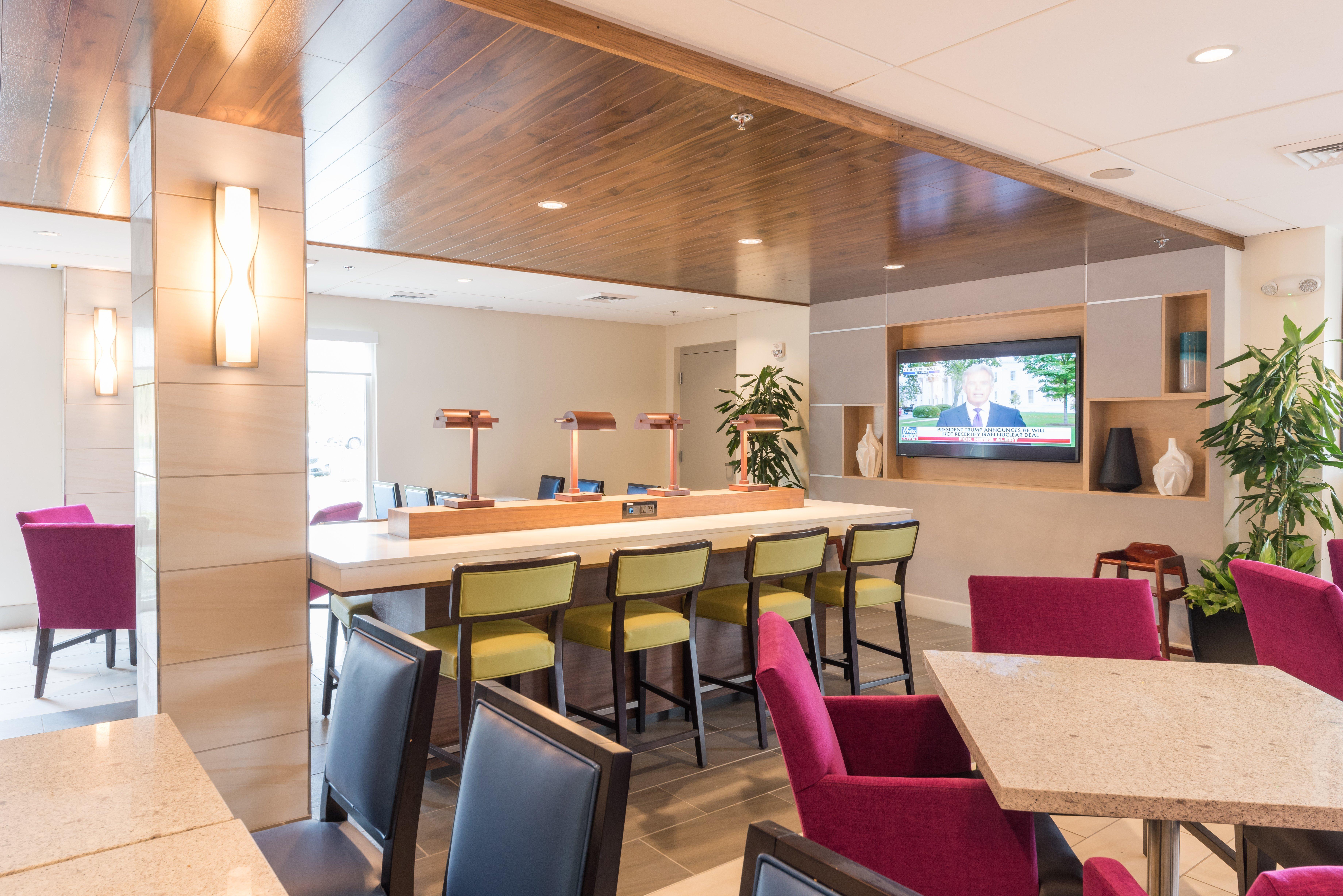 Holiday Inn Express Charleston Us Highway 17 & I-526 By Ihg Bagian luar foto