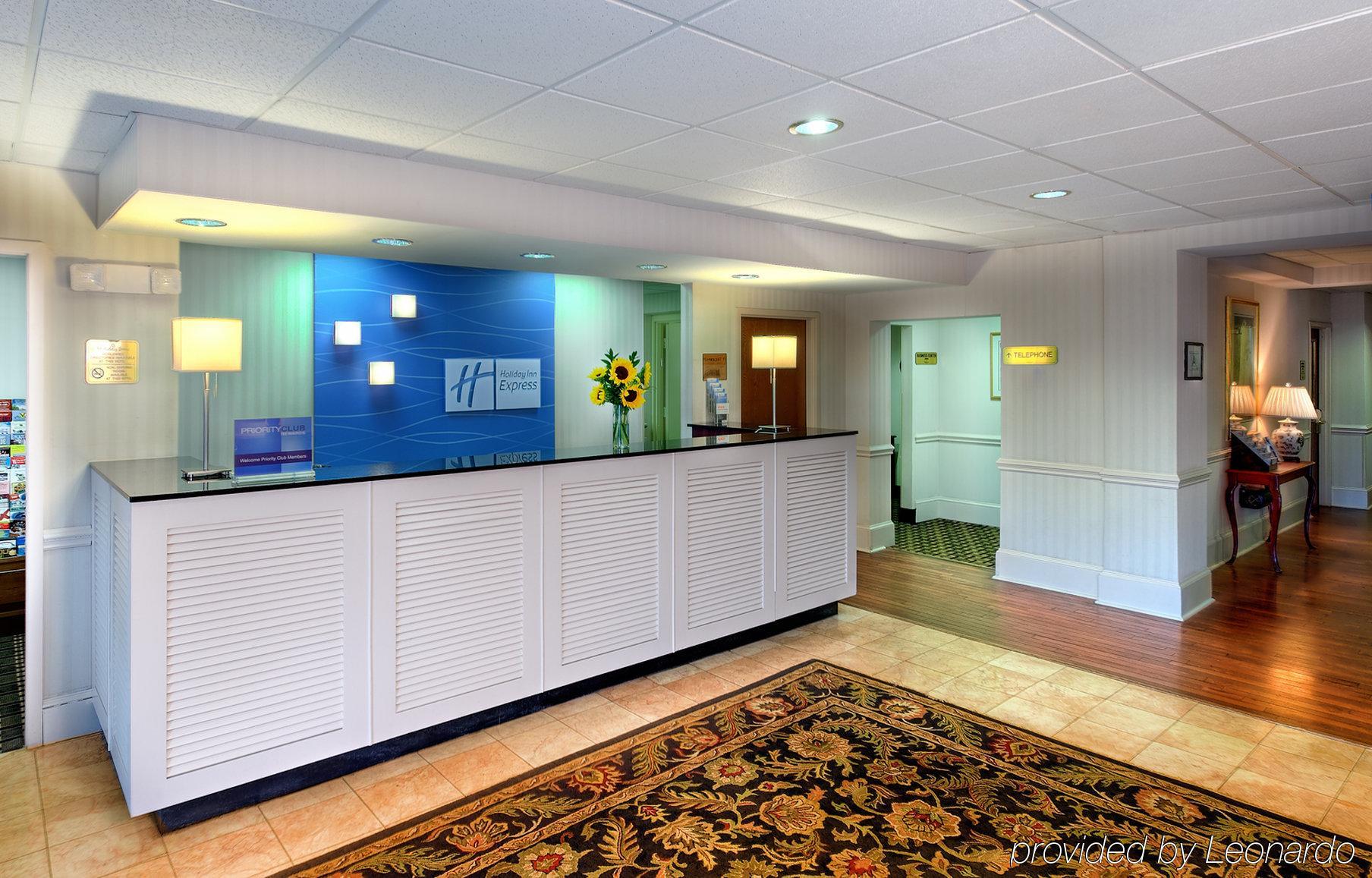 Holiday Inn Express Charleston Us Highway 17 & I-526 By Ihg Interior foto