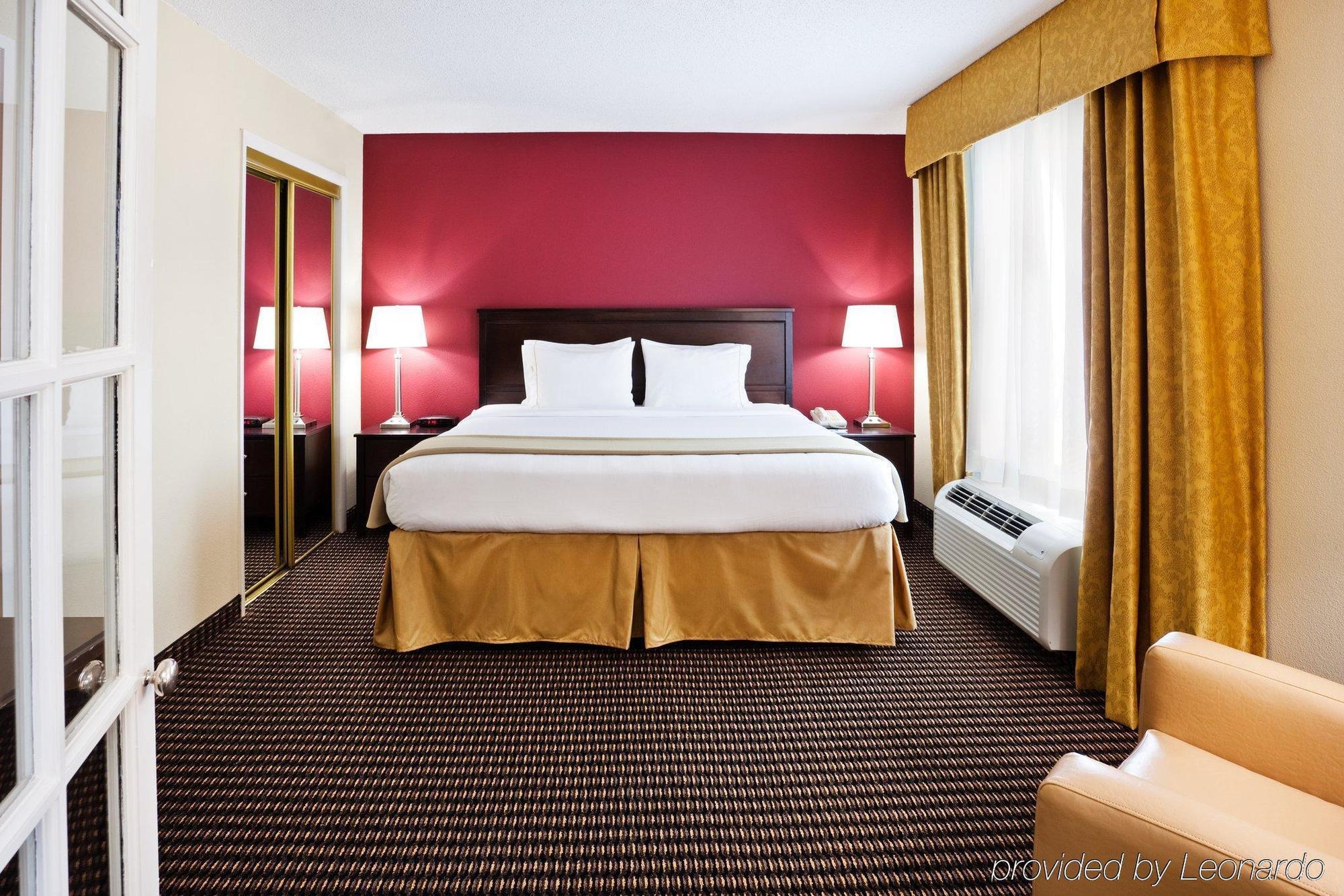 Holiday Inn Express Charleston Us Highway 17 & I-526 By Ihg Bagian luar foto